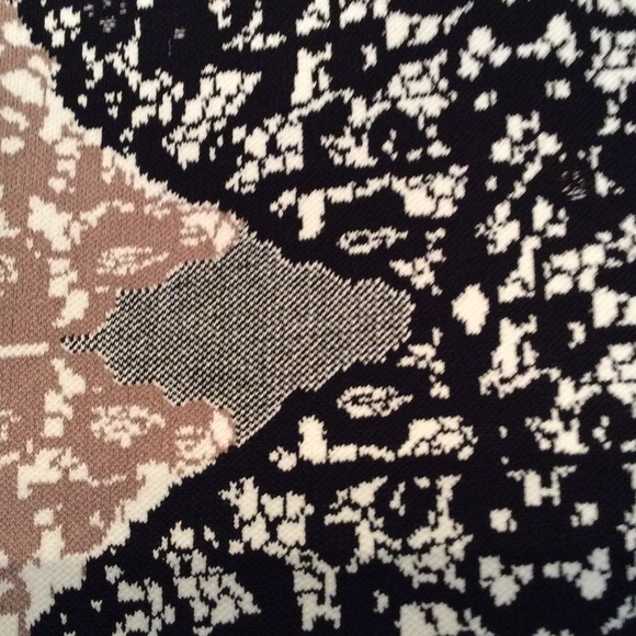 BCBGMAXAZRIA DRESS - Picture 3 of 4